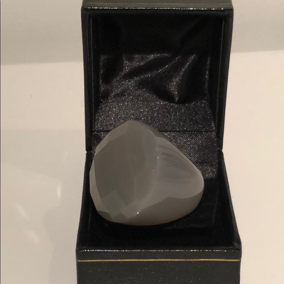 GRAY FACETED DIAMOND CUT TOP STONE RING - Picture 6 of 8